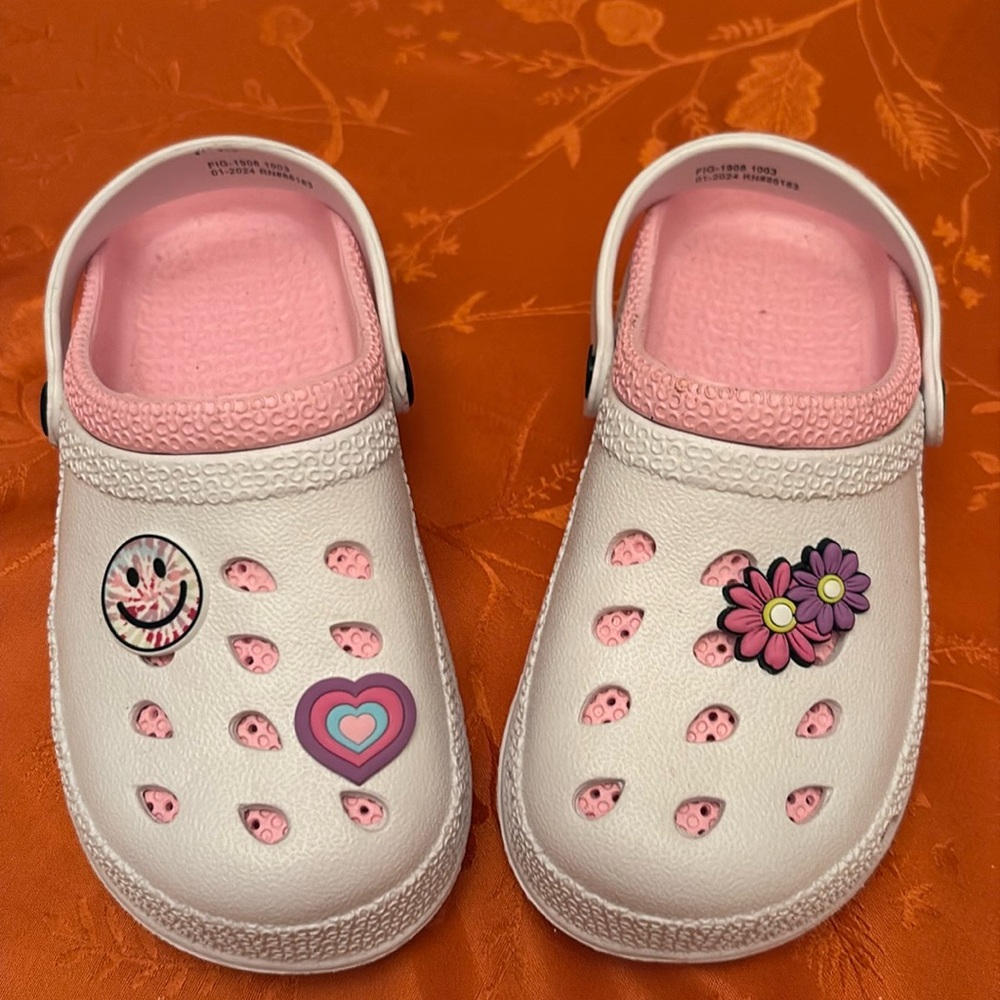 Girls croc style shoes